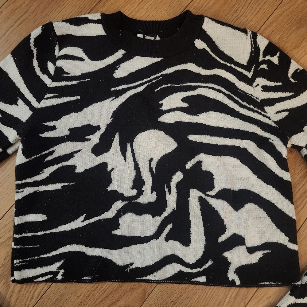 H&M Crop Sweater- XS - Picture 2 of 12